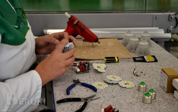 Сборщик электроприборов