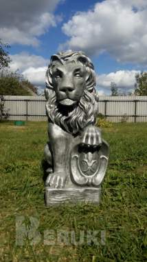 Садовая скульптура Лев со щитом