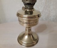 Старинная латунная керосиновая лампа.