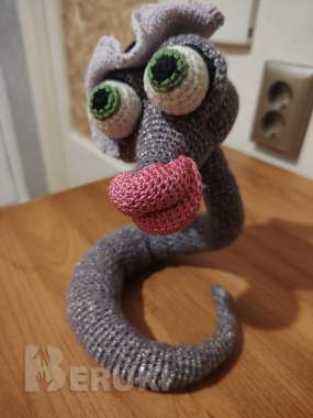 Игрушка змейка в шляпке 2