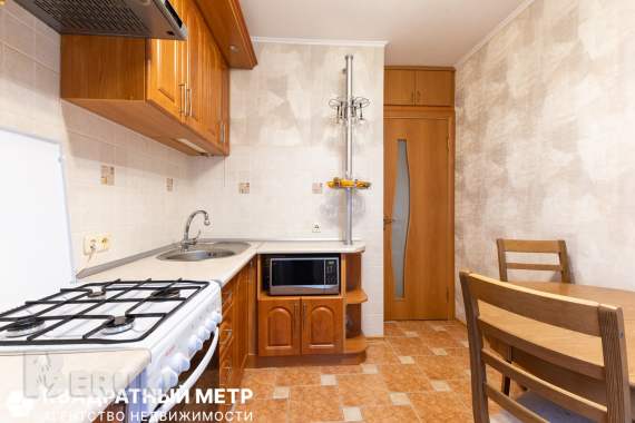 Продаётся двухкомнатная квартира, возле парка челюскинцев 1