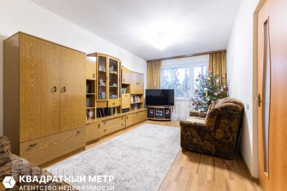 Продаётся двухкомнатная квартира, возле парка челюскинцев 3
