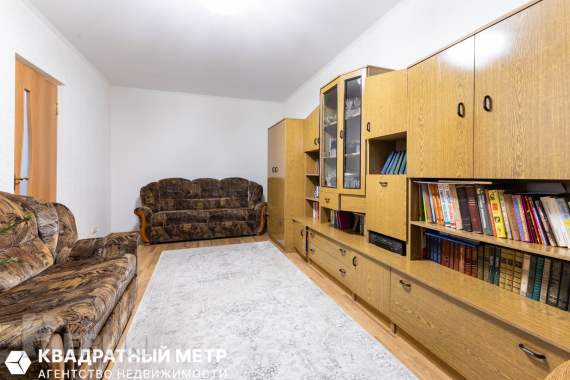 Продаётся двухкомнатная квартира, возле парка челюскинцев 4