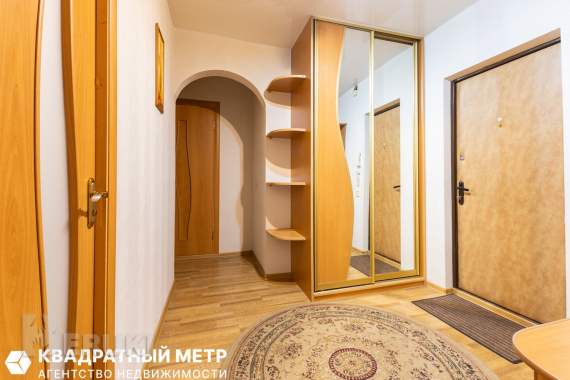 Продаётся двухкомнатная квартира, возле парка челюскинцев 7