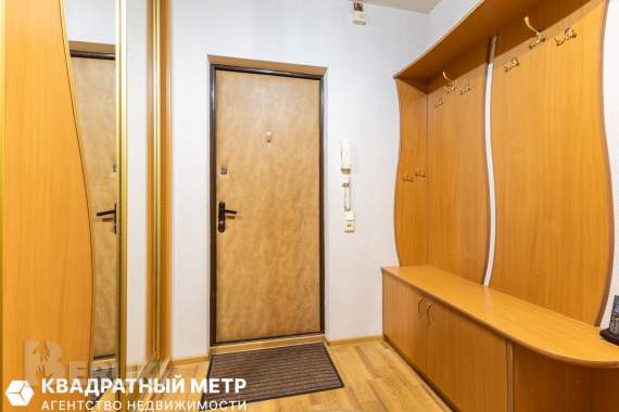 Продаётся двухкомнатная квартира, возле парка челюскинцев 9