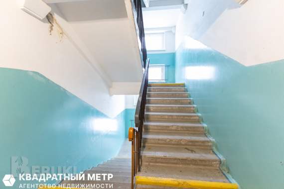 Продаётся двухкомнатная квартира, возле парка челюскинцев 14