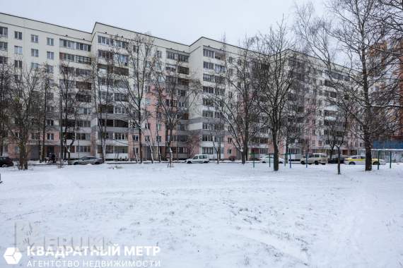 Продаётся двухкомнатная квартира, возле парка челюскинцев 15