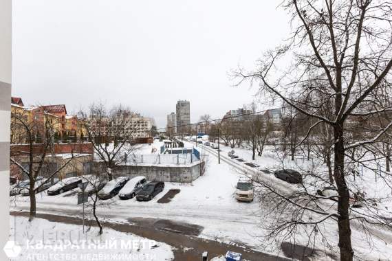 Продаётся двухкомнатная квартира, возле парка челюскинцев 16