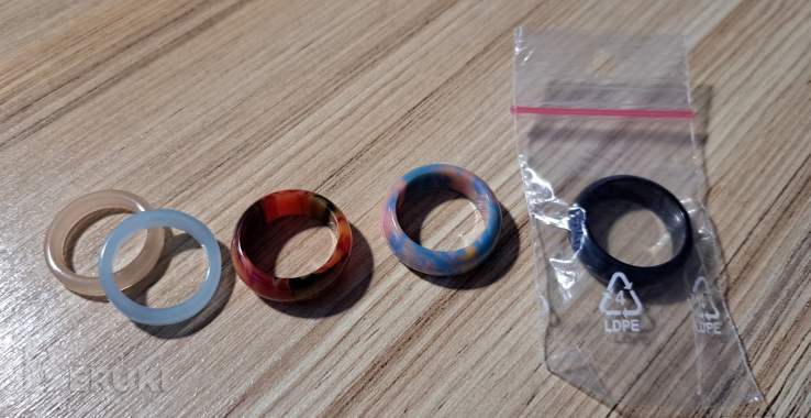 Кольца-бижутерия с камнями, новые 3