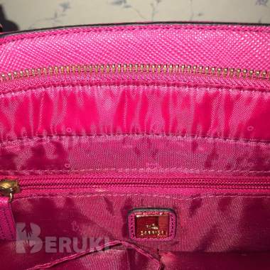 Стильная и практичная сумка carpisa цвета бордо 3