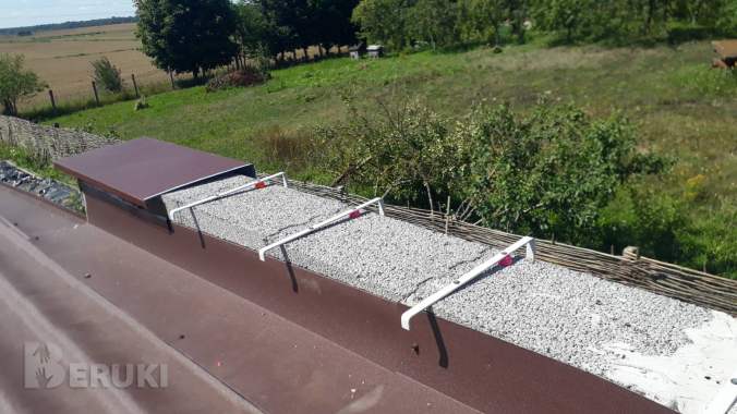 Парапет из металла различный цветов и конфигурации и разными сторонами уклона 4