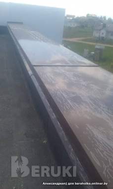 Парапет из металла различный цветов и конфигурации и разными сторонами уклона 5