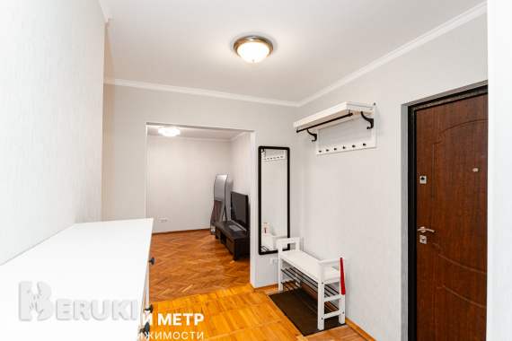 Продается 2-к. Квартира , прямо возле ст. Метро фрунзенская на ул. М. Танка 4