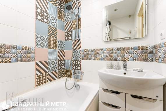 Продается 2-к. Квартира , прямо возле ст. Метро фрунзенская на ул. М. Танка 10