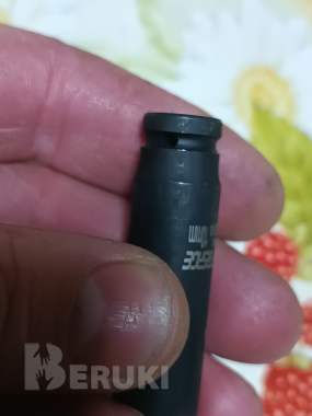 Головка удлиненная 10 мм для свечей с отверстием под провод 2