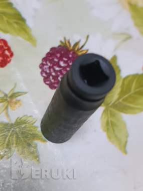 Головка удлиненная 10 мм для свечей с отверстием под провод 4