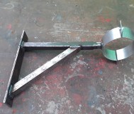 Крепления водостока изготовлены из полосы 20х4 с последующим покрытием полимера