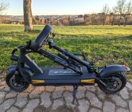 Электросамокат Engwe s6 с откидным сиденьем, преодолевающий 25 км