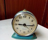Часы-будильник механические