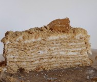 Бенто-медовик