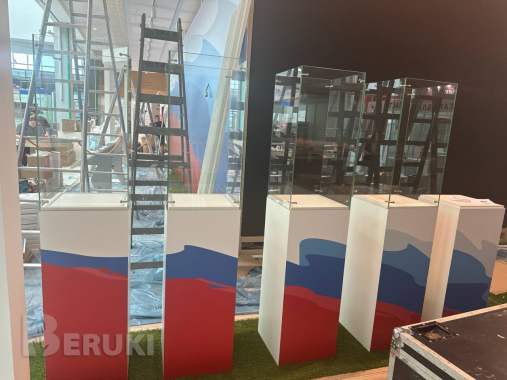 Выставочные стойки, стенды, тумбы для декораций 0