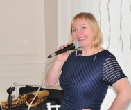 Ведущая, саксофонист, музыка, украшение