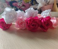 Розы из атласных лент