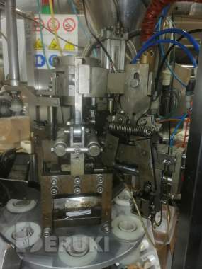 Продаем б/у машину для наполнения туб axomatic optima 700. 4