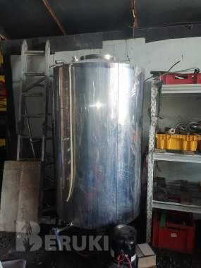 Б/у нержавеющая пищевая емкость 1. 5 куб. 0