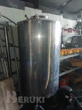 Б/у нержавеющая пищевая емкость 1. 5 куб. 1