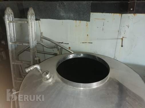 Б/у нержавеющая пищевая емкость 1. 5 куб. 2