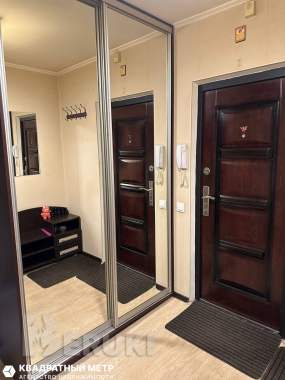 Продается 2-комнатная квартира с ремонтом, метро уручье 12