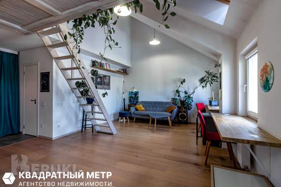 Просторная квартира-студия с мансардными окнами. 4