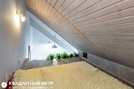 Просторная квартира-студия с мансардными окнами. 7