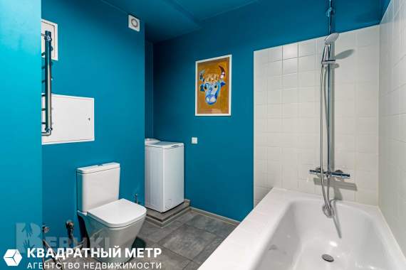 Просторная квартира-студия с мансардными окнами. 15