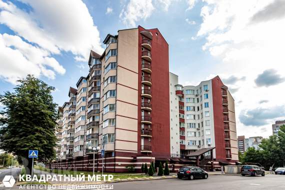 Просторная квартира-студия с мансардными окнами. 17