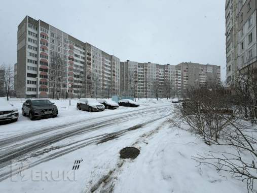 Продается 2-комнатная квартира с ремонтом, метро уручье 24