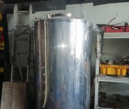 Б/у нержавеющая пищевая емкость 1. 5 куб.