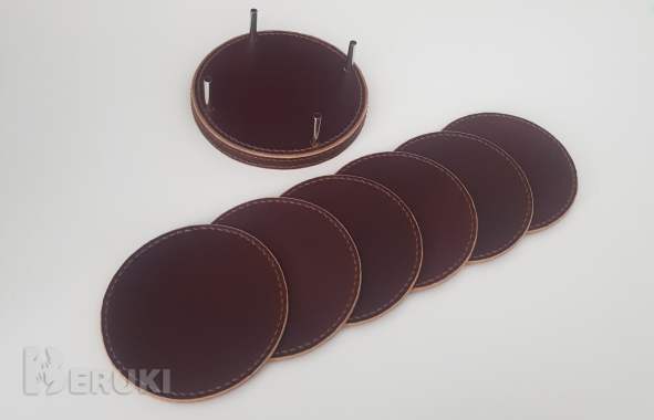 Набор кожаных бирдекелей (костеров) на подставке. 0