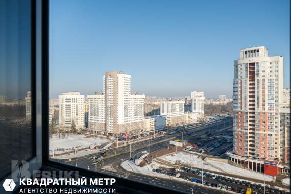 3-комнатная квартира, просп. Дзержинского 19