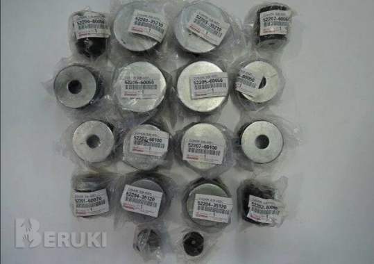 Подушки кузова toyota prado-150, с болтами, втулками, гайками 0