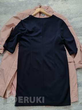 Красивое прямое платье-футляр и плащ bugalux 1