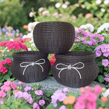 Кашпо для цветов из полиротанга. 0