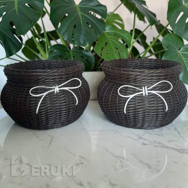 Кашпо для цветов из полиротанга. 1