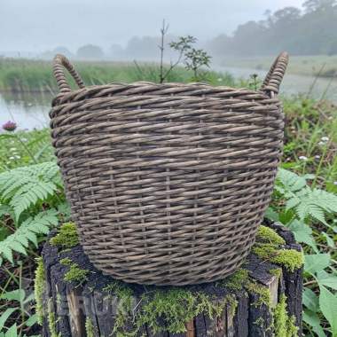 Кашпо для цветов из полиротанга. 2