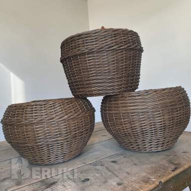 Кашпо для цветов из полиротанга. 6