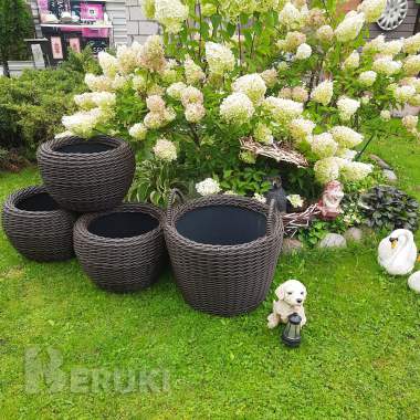 Кашпо для цветов из полиротанга. 10