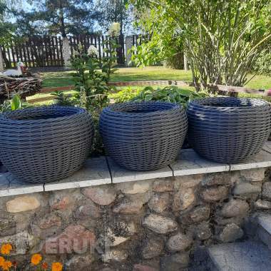 Кашпо для цветов из полиротанга. 4