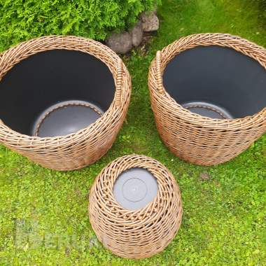 Кашпо для цветов из полиротанга. 5