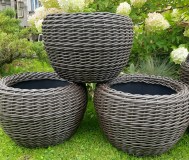 Кашпо для цветов из полиротанга. 